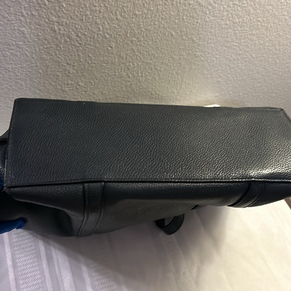 EUC- Coach Leather Pebble Tote. - Picture 11 of 14